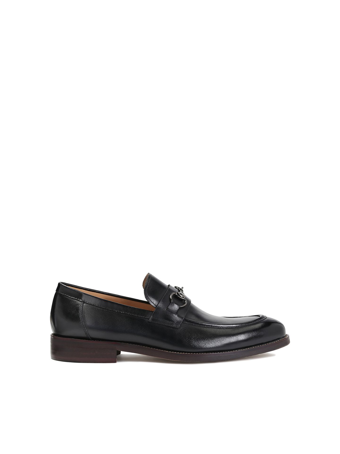 Eleganckie czarne loafersy męskie z metalową ozdobą