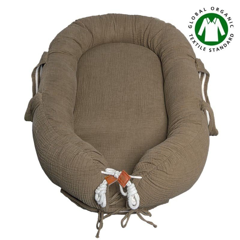 Hi Little One - Kokon gniazdko dla Noworodka z organicznego oddychającego BIO muślinu GOTS NEWBORN NEST DARK OAK LIGHT
