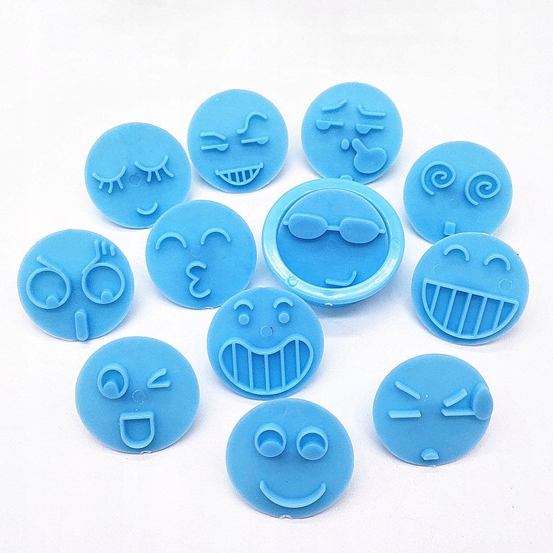WYKRAWACZE FOREMKI DO CIASTEK - 12 szt. buźki buźka smiley