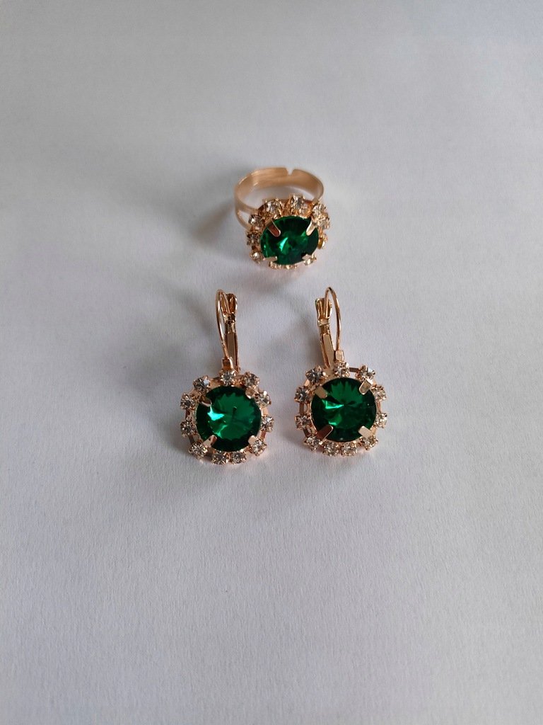 Zestaw kolczyki i pierścionek sygnet pierścień zielony diament prezent