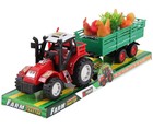 Traktor z przyczepą i kurami Trifox