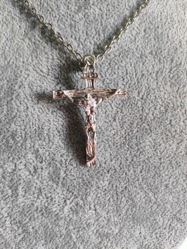 Naszyjnik łańcuszek srebrny krzyżyk z Jezusem INRI