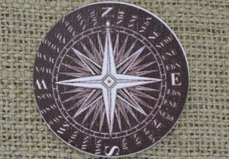[04639] Kaboszon drewniany z obrazkiem 41mm kompas
