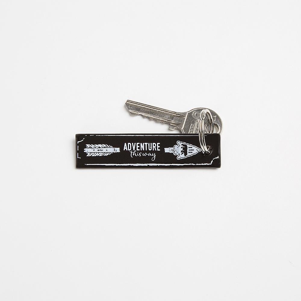 Brelok emaliowany czarny Arrow 8x2 cm
