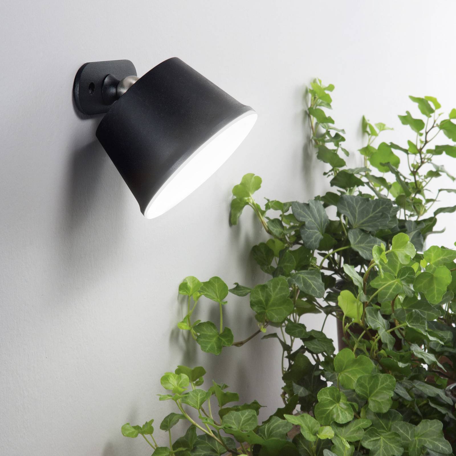 Fabas Luce Akumulatorowa lampka LED Armanda, czarna, magnes, uniwersalna, IP54
