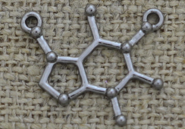 [c1210] Łącznik związek chemiczny kofeina kolor czarny
