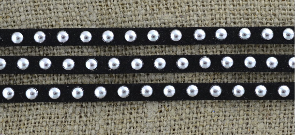 [737180] Rzemień płaski srebrne ćwieki 6mm czarny 50cm