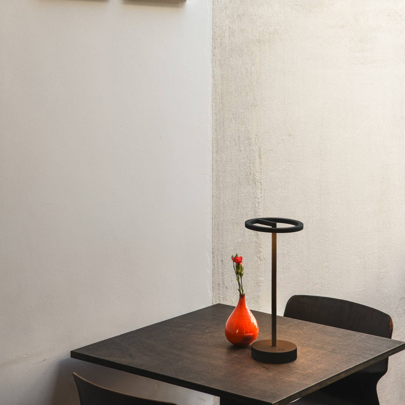 Lampa akumulatorowa LED SLV Vinolina One, czarna, 2 700 K, wysokość 33 cm