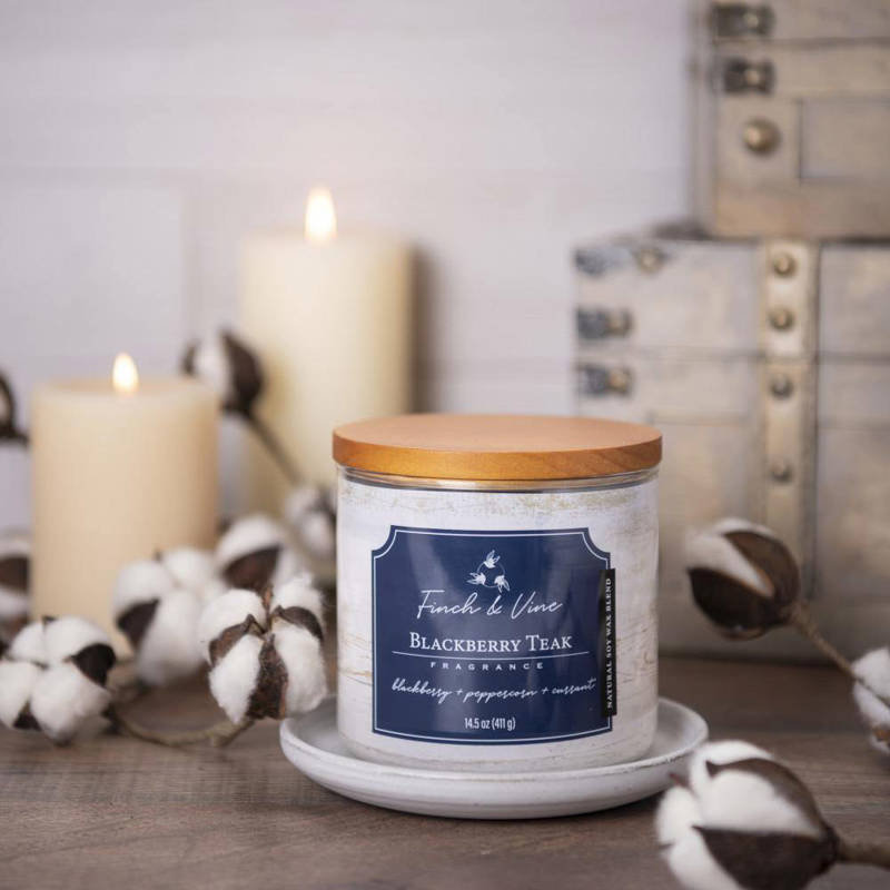 Sojowa świeca zapachowa w szkle 3 knoty Colonial Candle Finch & Vine 411 g - Jeżyny Drewno Blackberry Teak