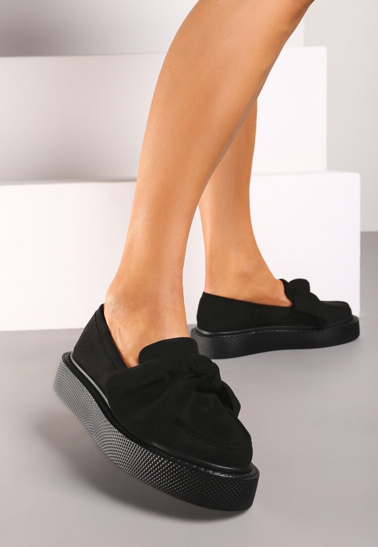 Czarne Półbuty Mokasyny na Grubej Podeszwie z Kokardą Iritaria