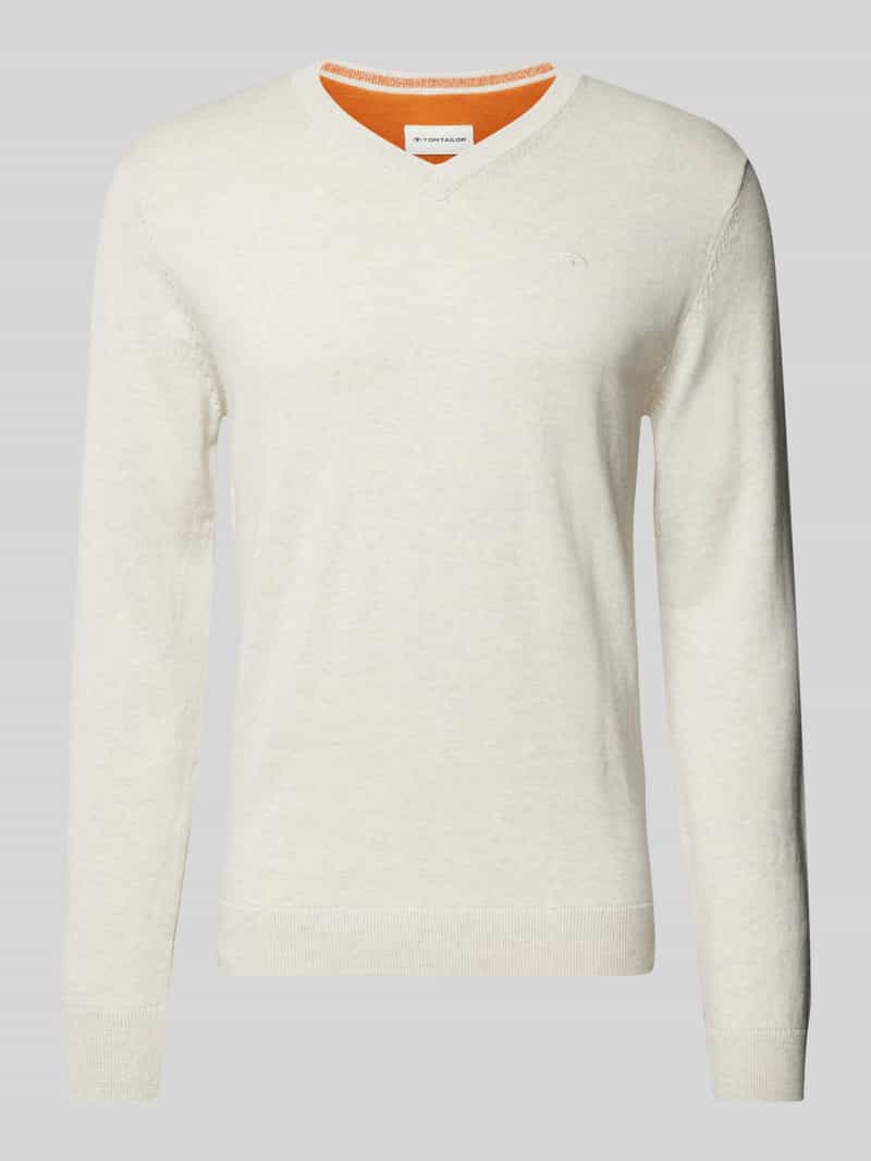 Sweter z dzianiny o kroju regular fit z dekoltem w serek