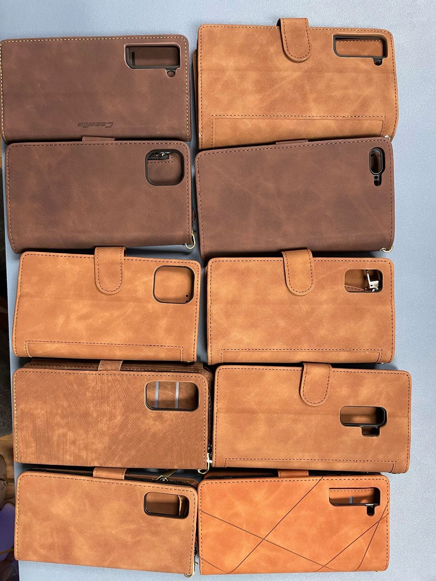 Zestaw 10 Brązowych Etui na Telefony Mix Marek oraz Modeli