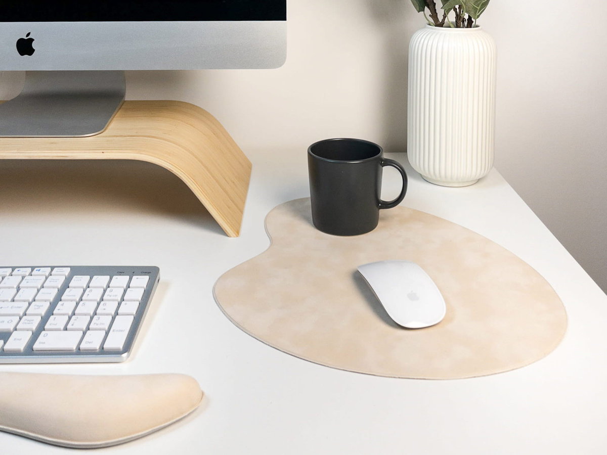 Mata dekoracyjna na biurko welurowa - beżowa/Accurate