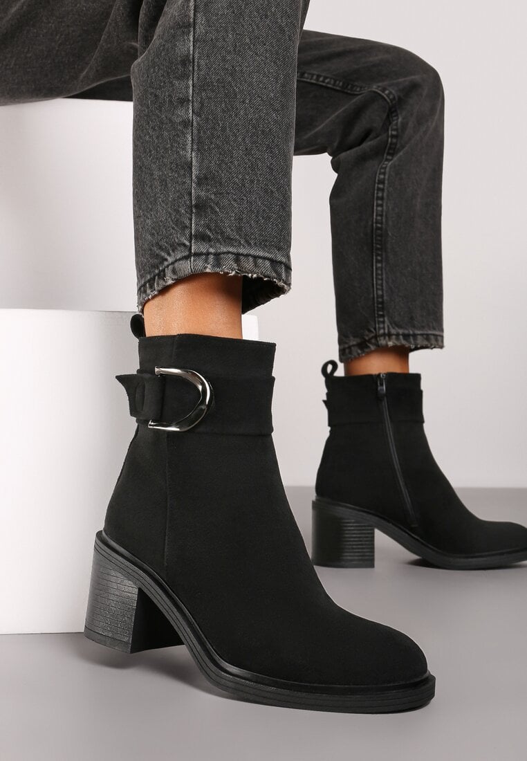 Czarne Botki Sztyblety na Słupku z Ozdobnym Paskiem i Klamrą Irissara