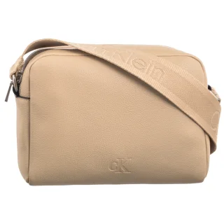 Torebka Listonoszka Over Webbing Camera Bag21 Pu Porcelain Sand K60K612711 AB1 (CK544-b) Calvin Klein