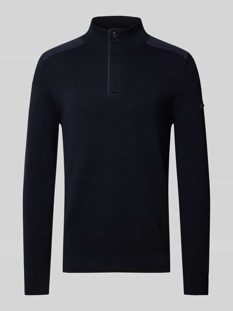 Sweter z dzianiny z detalem z logo