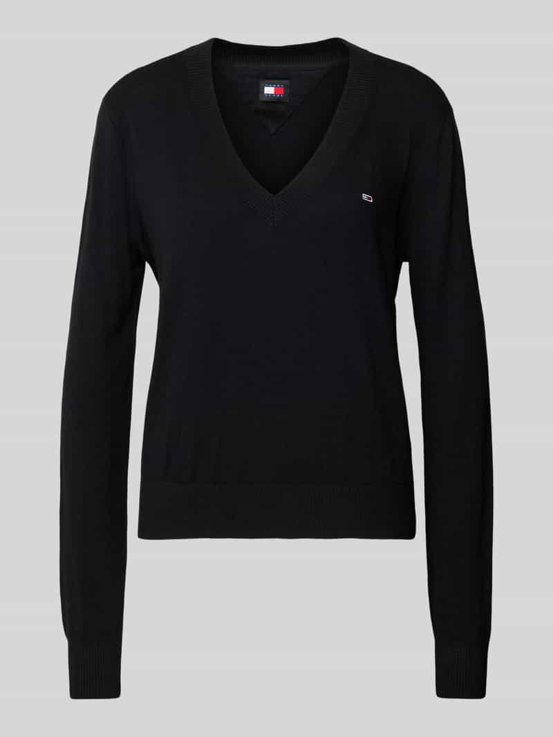 Sweter z dekoltem w serek i wyhaftowanym logo