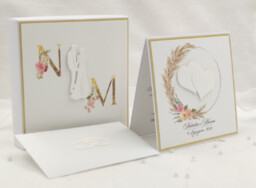 Kartka na ślub w pudełku z inicjałami Młodej Pary, WB 3A