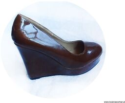 czólenko BRĄZOWE lakier koturn 11 cm 36