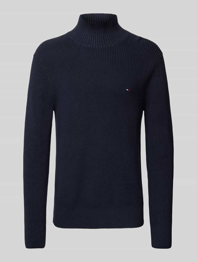 Sweter z dzianiny ze stójką