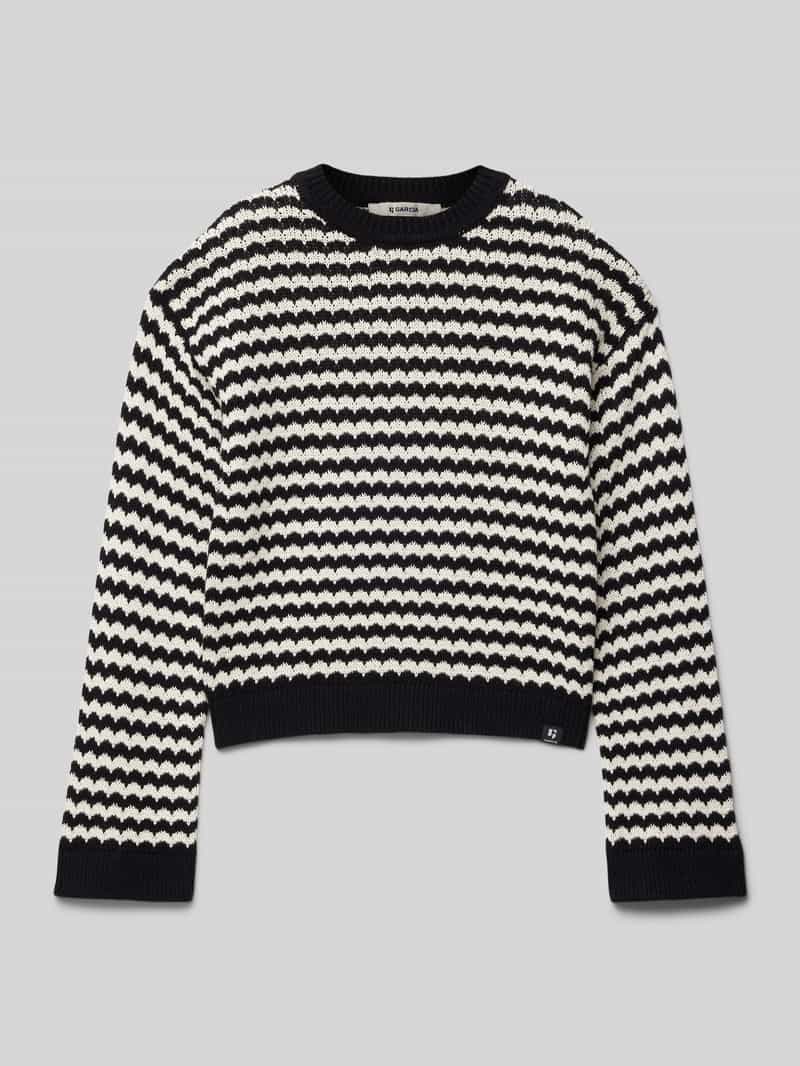 Sweter z dzianiny z prążkowanymi wykończeniami