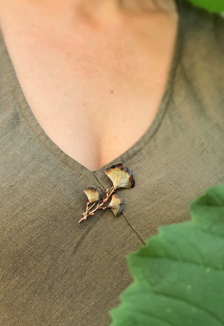 BROSZKA SREBRNA - MIŁORZĘBY IV BRĄZ 5,5 CM