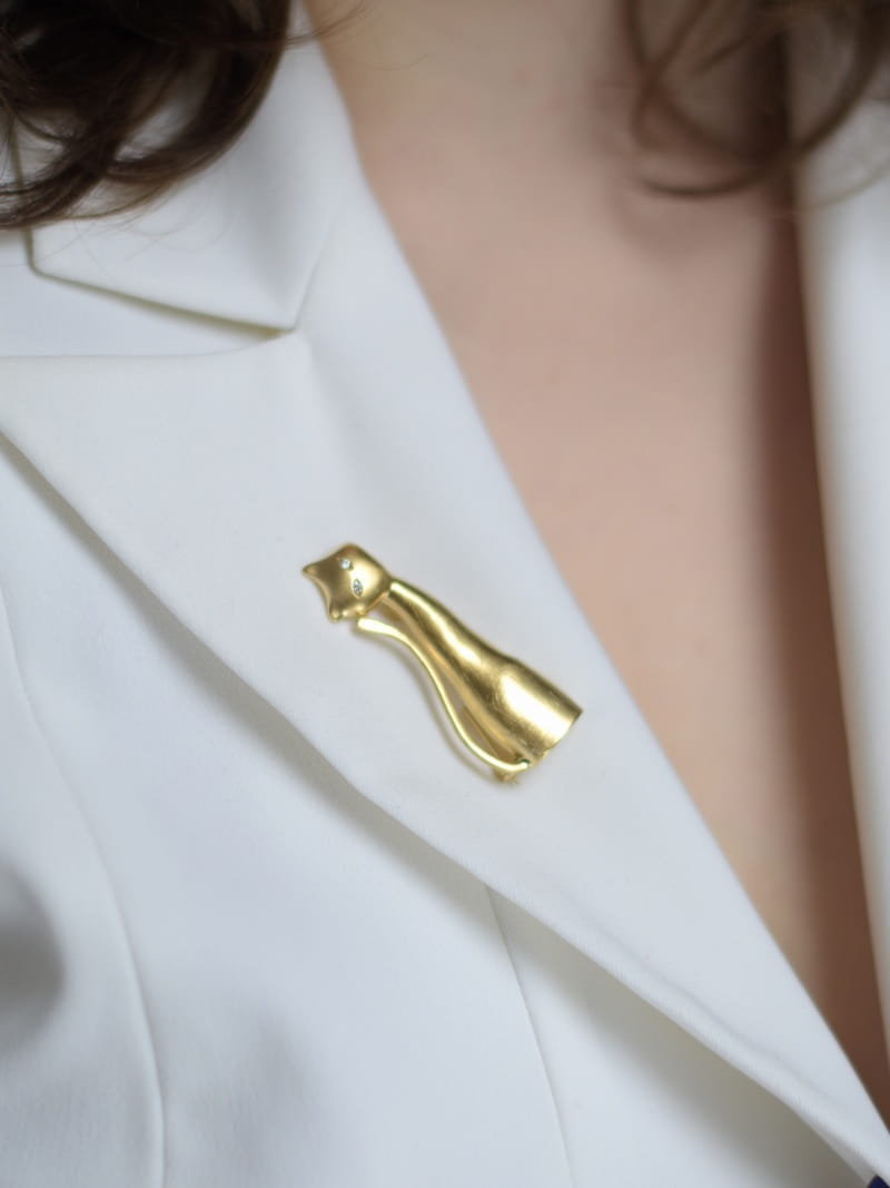 Broszka srebrna pozłacana - Kot duży