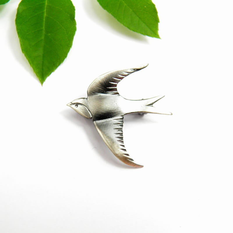 Broszka z Jaskółką szarą