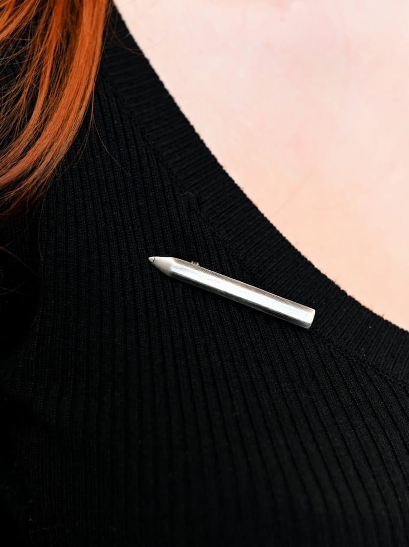 Broszka srebrna ołówek