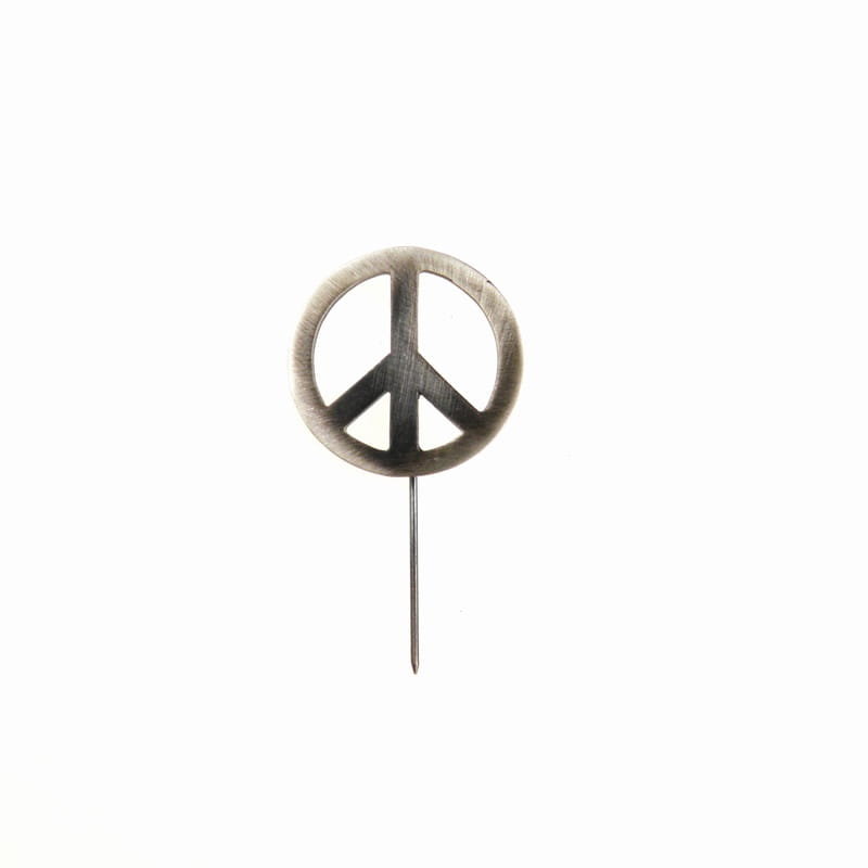 Pin z pacyfką
