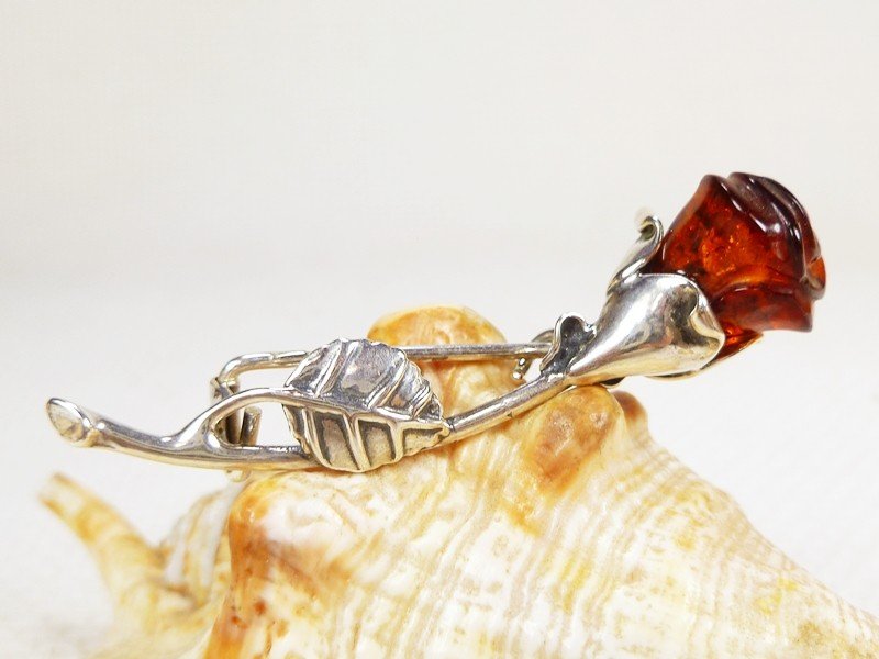 442-39 Broszka Srebro z Bursztynem