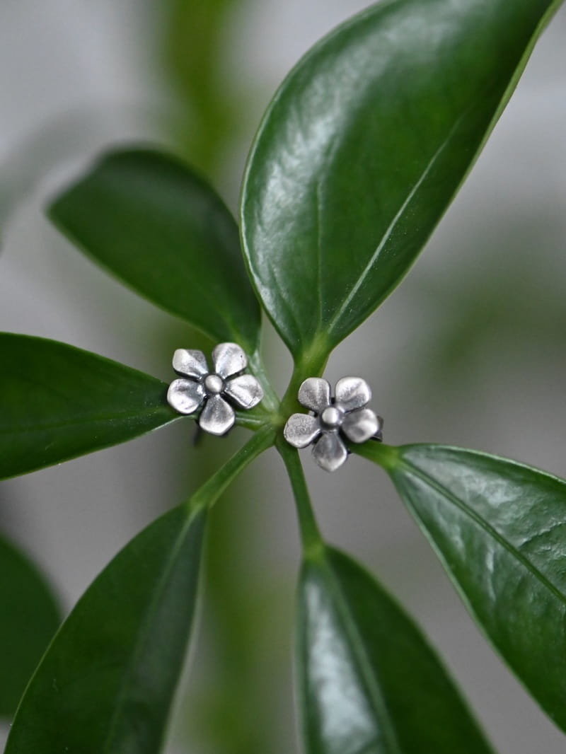 Kolczyki srebrne oksydowane- Fiołki mini