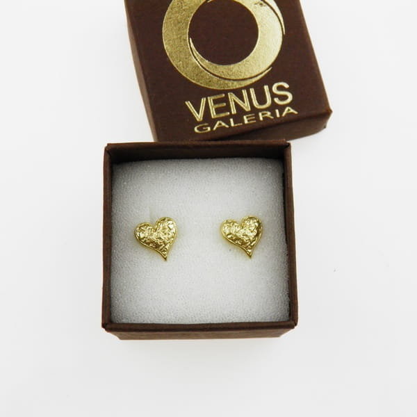 Kolczyki srebrne na sztyftach- Mini serduszka złote