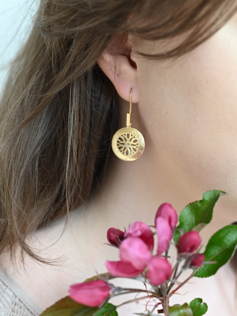 Ażurowe koła złote - kolczyki srebrne