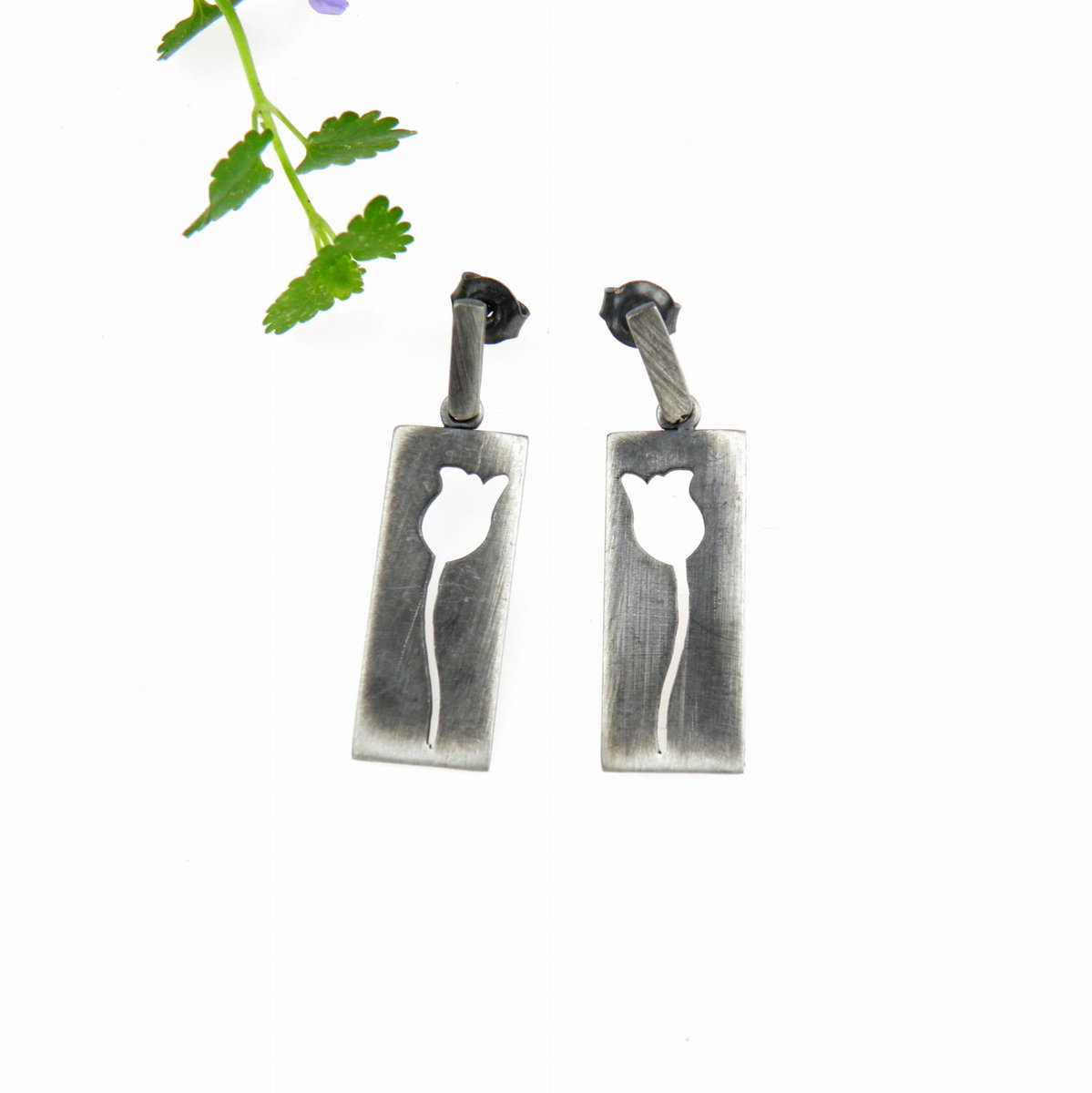 Tulipany szare małe na sztyftach - kolczyki srebrne