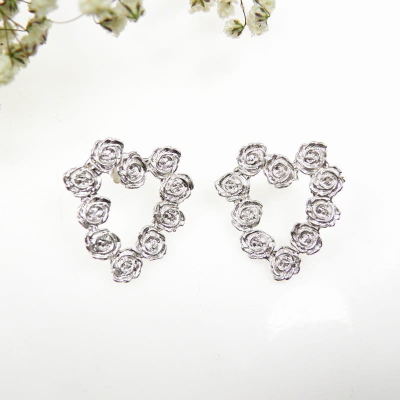 Kolczyki serca z różyczkami - biżuteria artystyczna