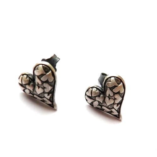 Kolczyki oksydowane na sztyftach - Serduszka szare