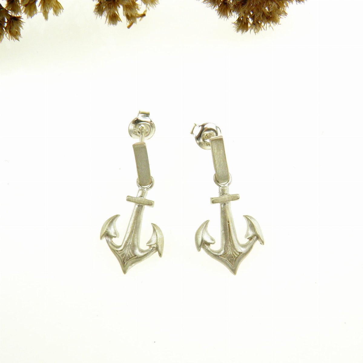Kotwice małe białe - kolczyki srebrne na ruchomych sztyftach