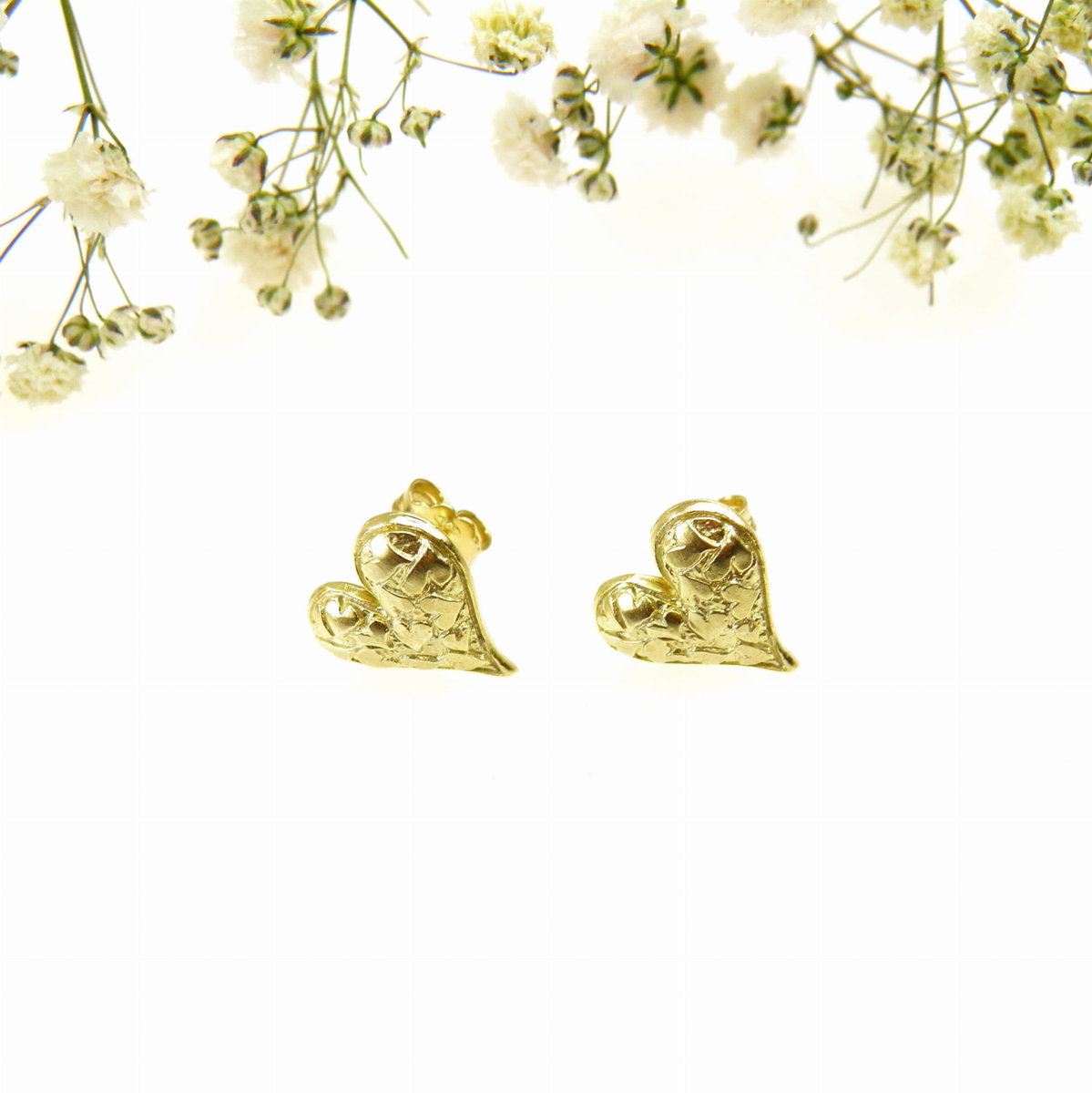 Kolczyki srebrne na sztyftach- Serduszka złote