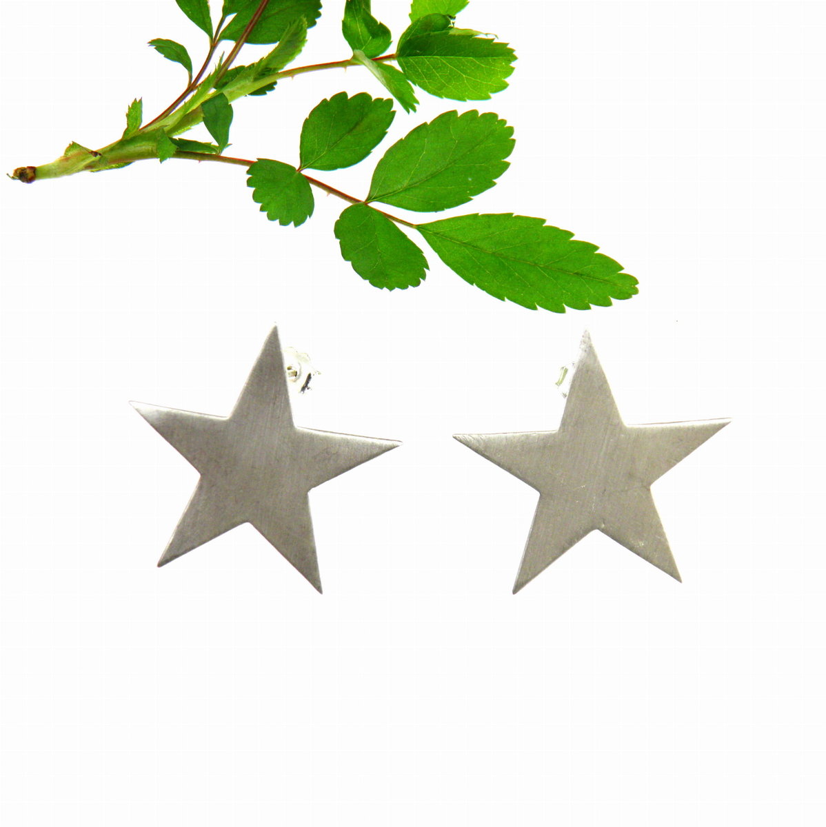 Gwiazdy białe duże na sztyftach - kolczyki srebrne