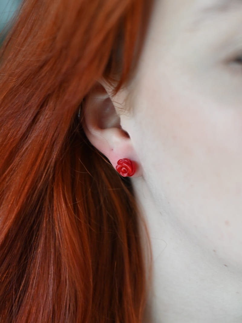 Kolczyki z różą z korala