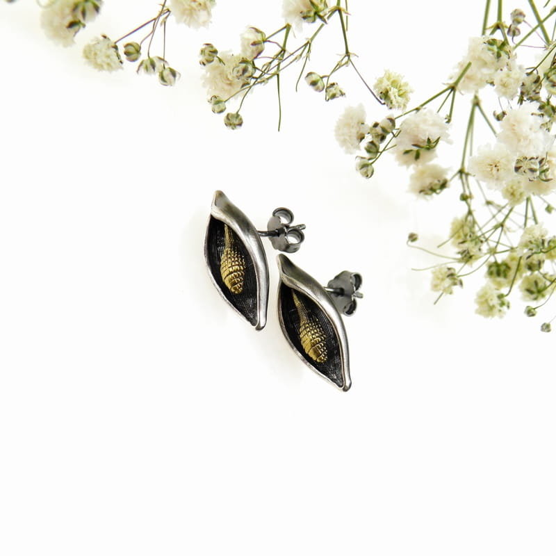 Kolczyki na sztyftach - Lilia z mosiądzem