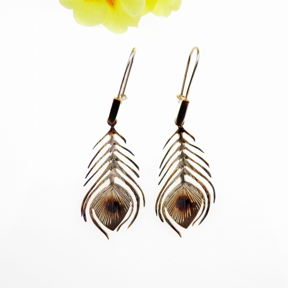 Pawie pióra brązowe kolczyki na biglach