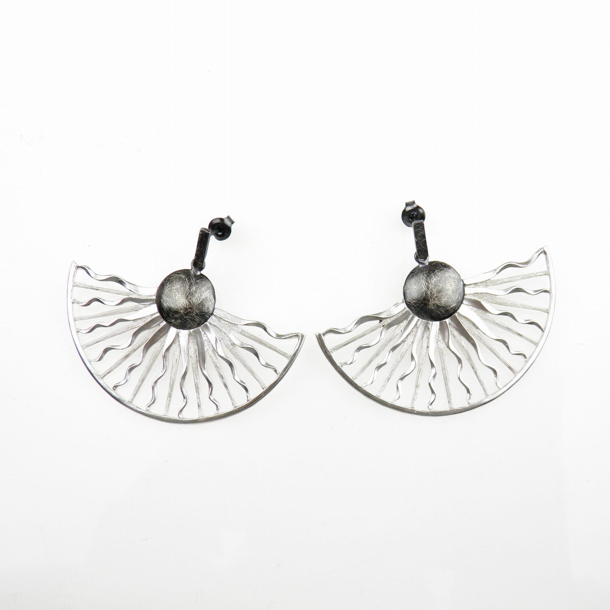 Kolczyki - Promienie słońca czarno - białe na sztyftach