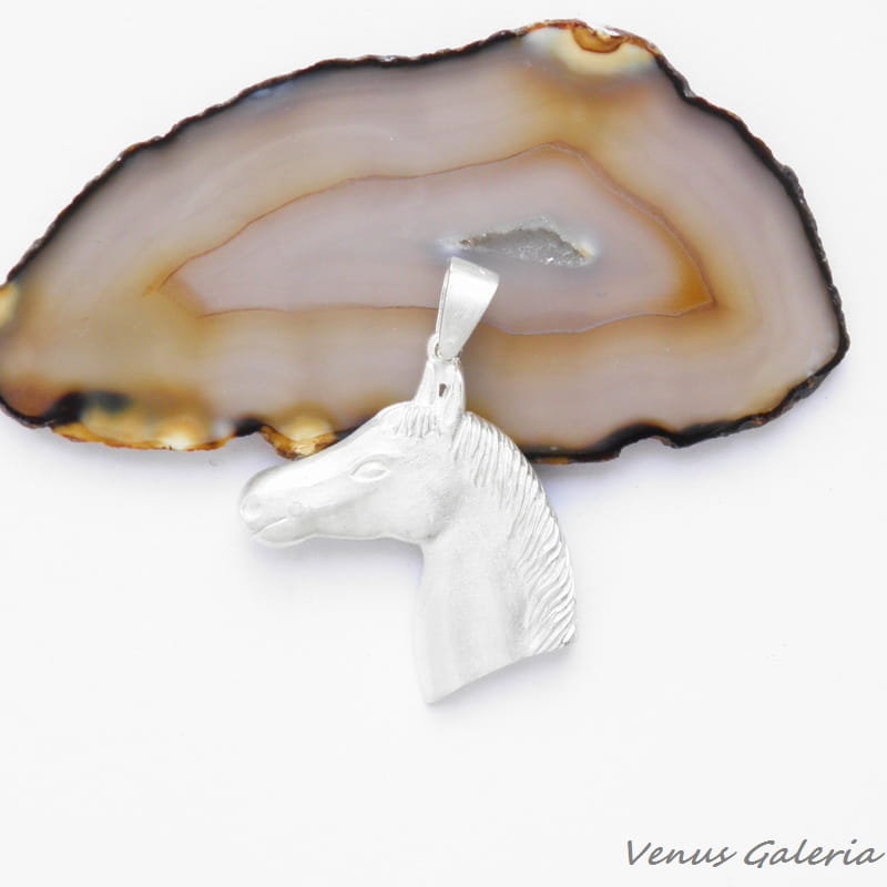 Wisiorek srebrny - Konik biały