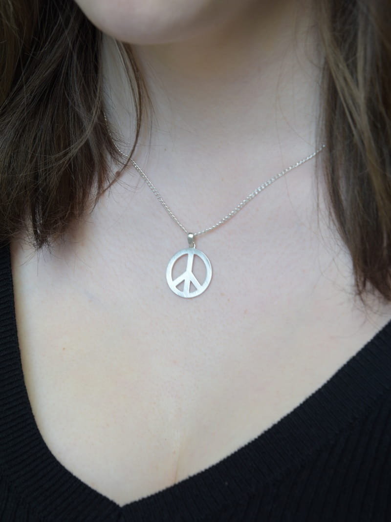 Pacyfka zawieszka srebrna  biała