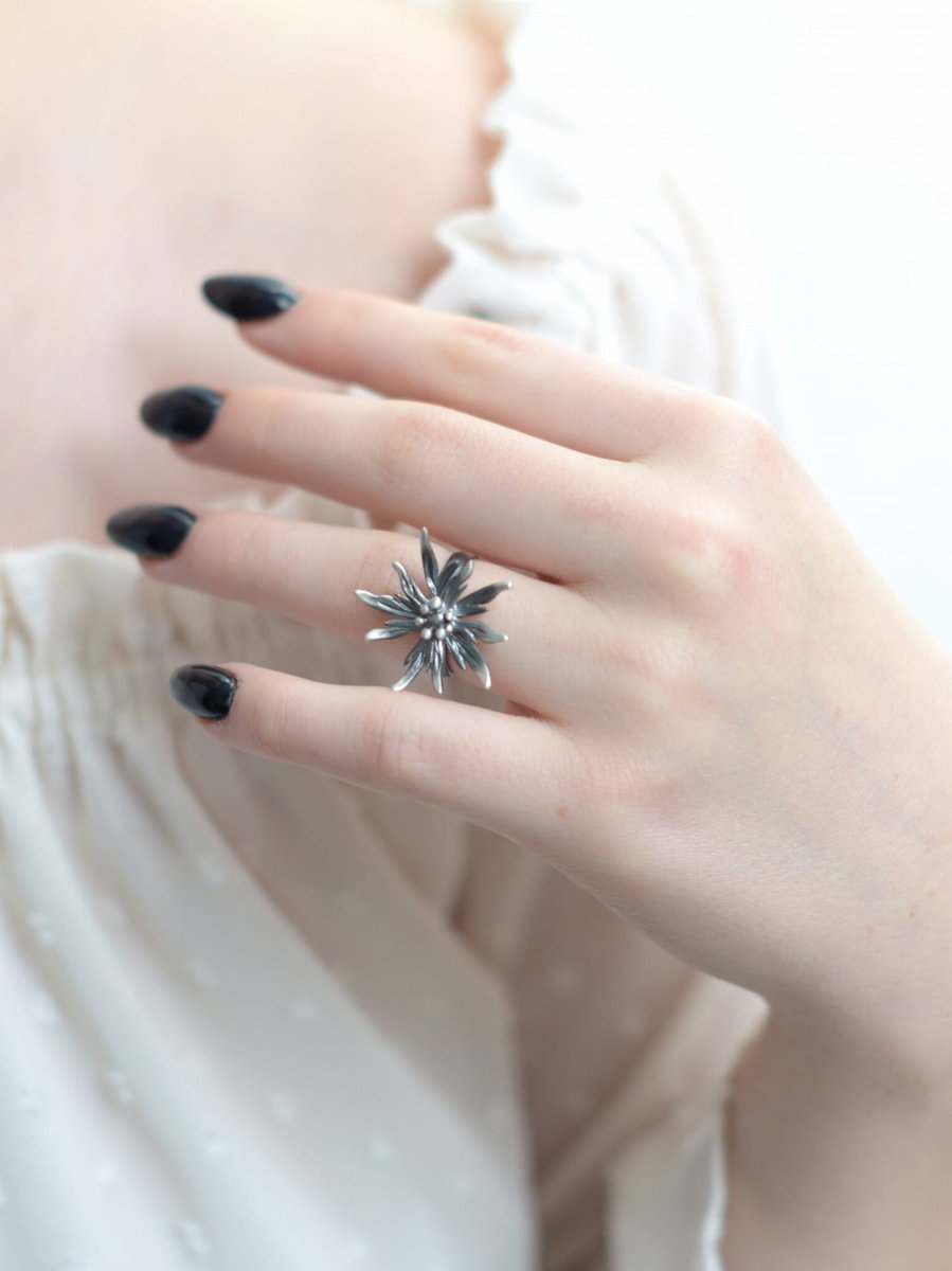 Szarotka średnia szara - pierścionek srebrny