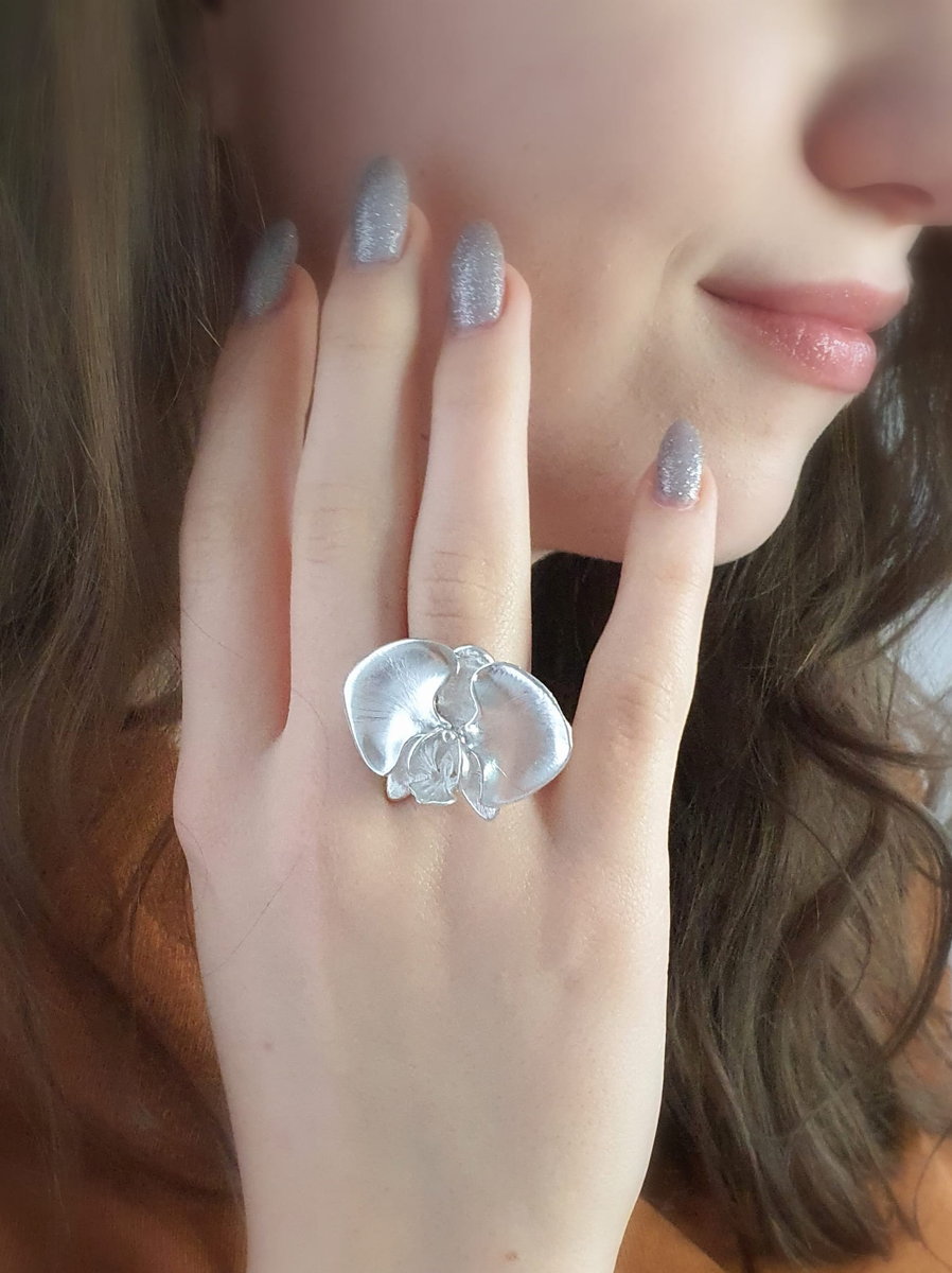 Orchidea satynowa duża - pierścionek regulowany