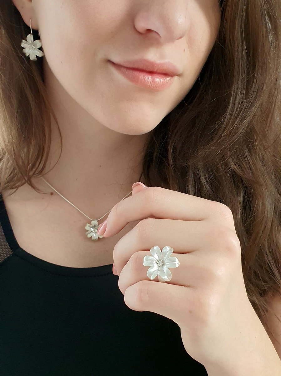 Pierścionek srebrny - Biały hiacynt