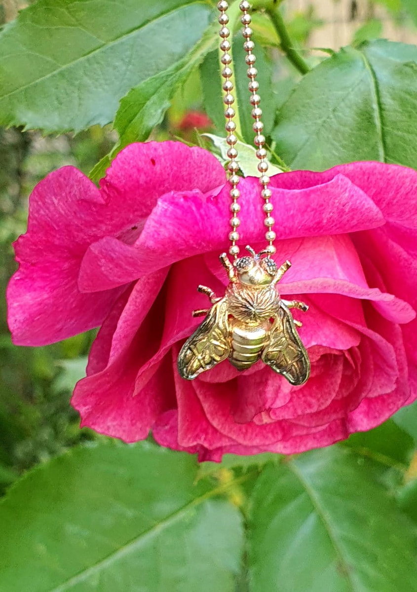 Pszczoła brązowa - zawieszka srebrna